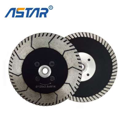 Diamond cutting and grinding saw blade